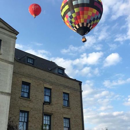 Upton Country Park Guest House Northampton Esterno foto