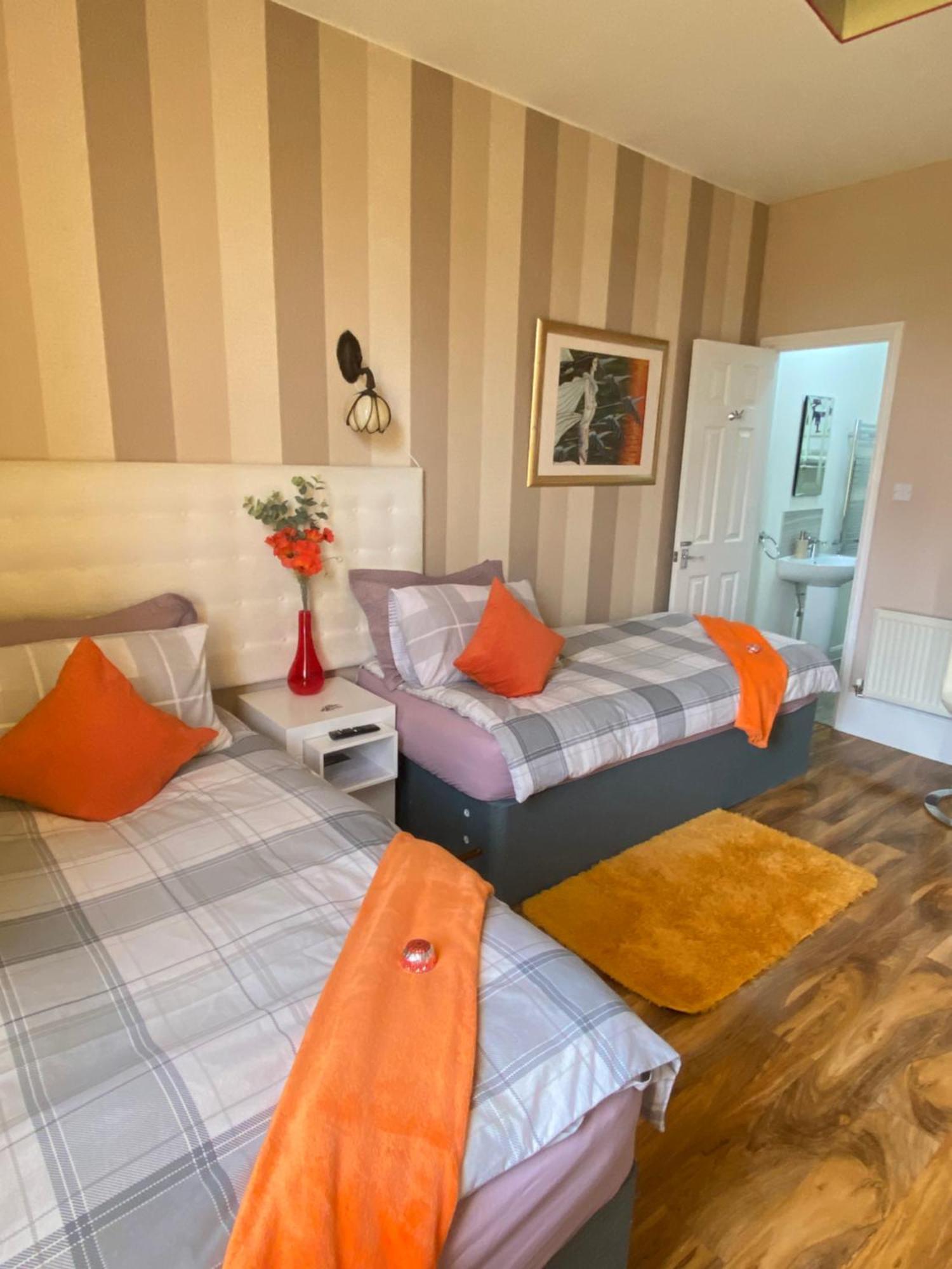Upton Country Park Guest House Northampton Esterno foto