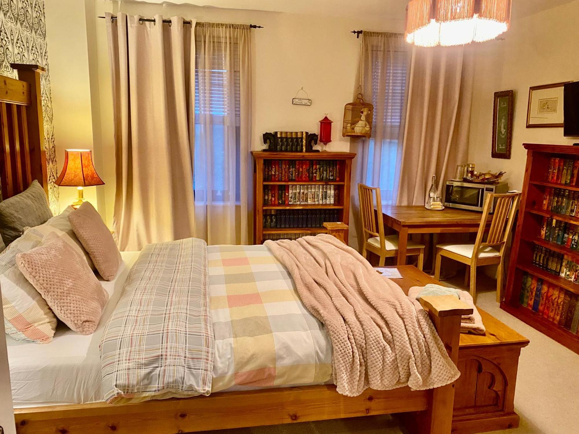 Upton Country Park Guest House Northampton Esterno foto