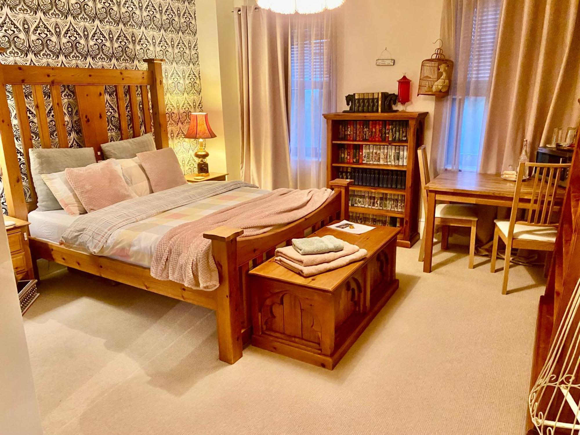 Upton Country Park Guest House Northampton Esterno foto