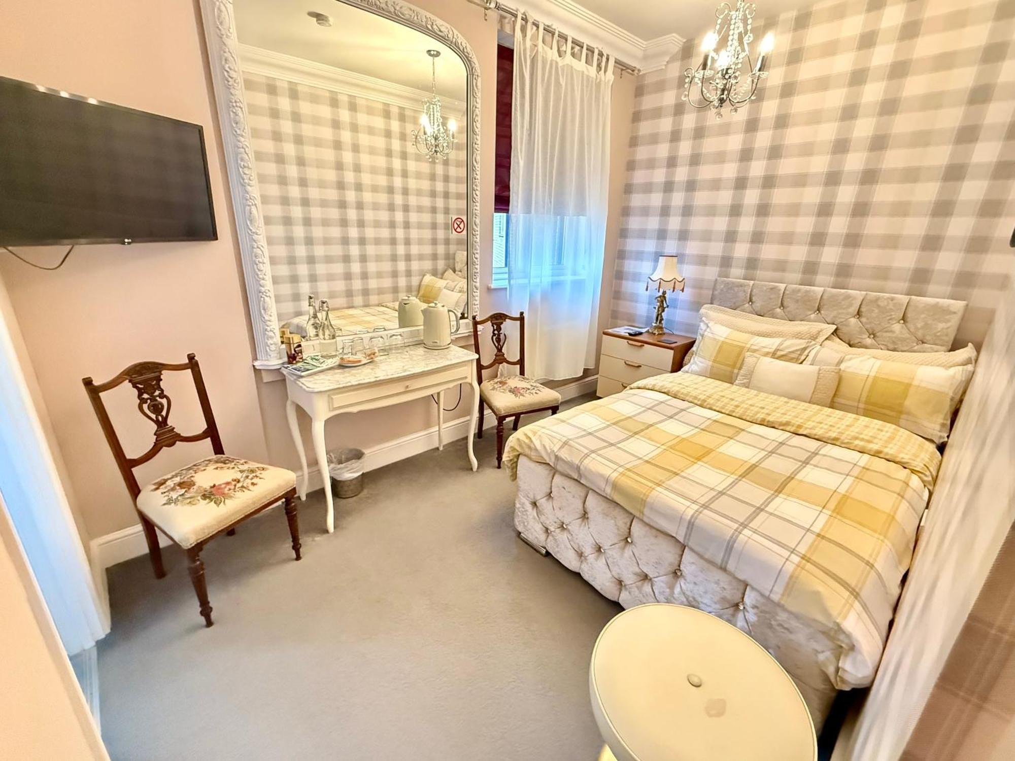 Upton Country Park Guest House Northampton Esterno foto