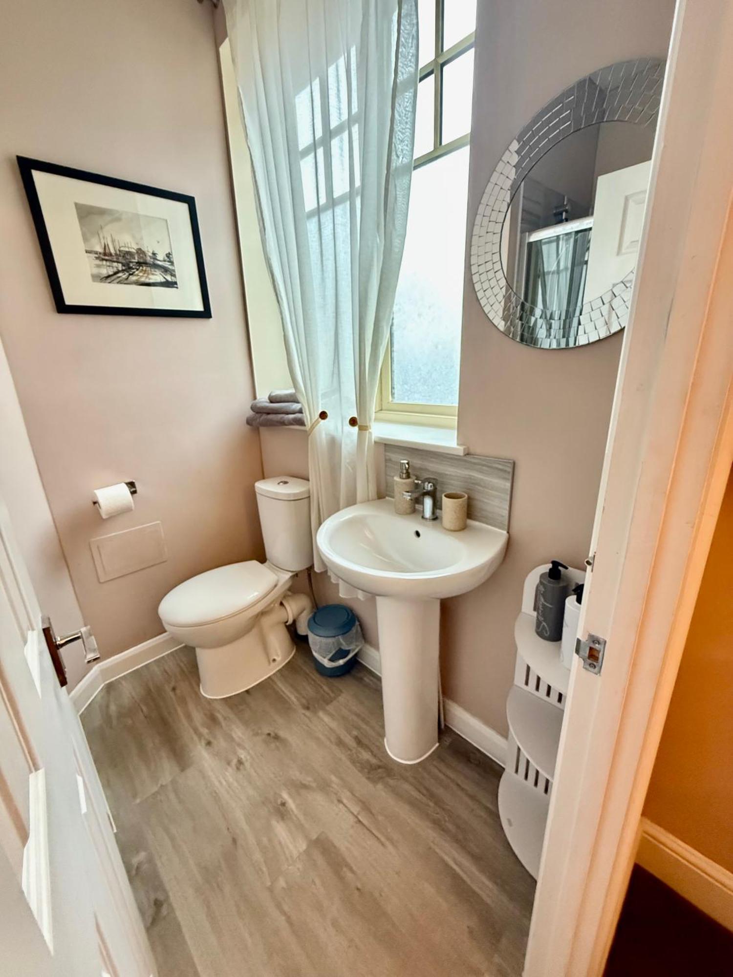 Upton Country Park Guest House Northampton Esterno foto