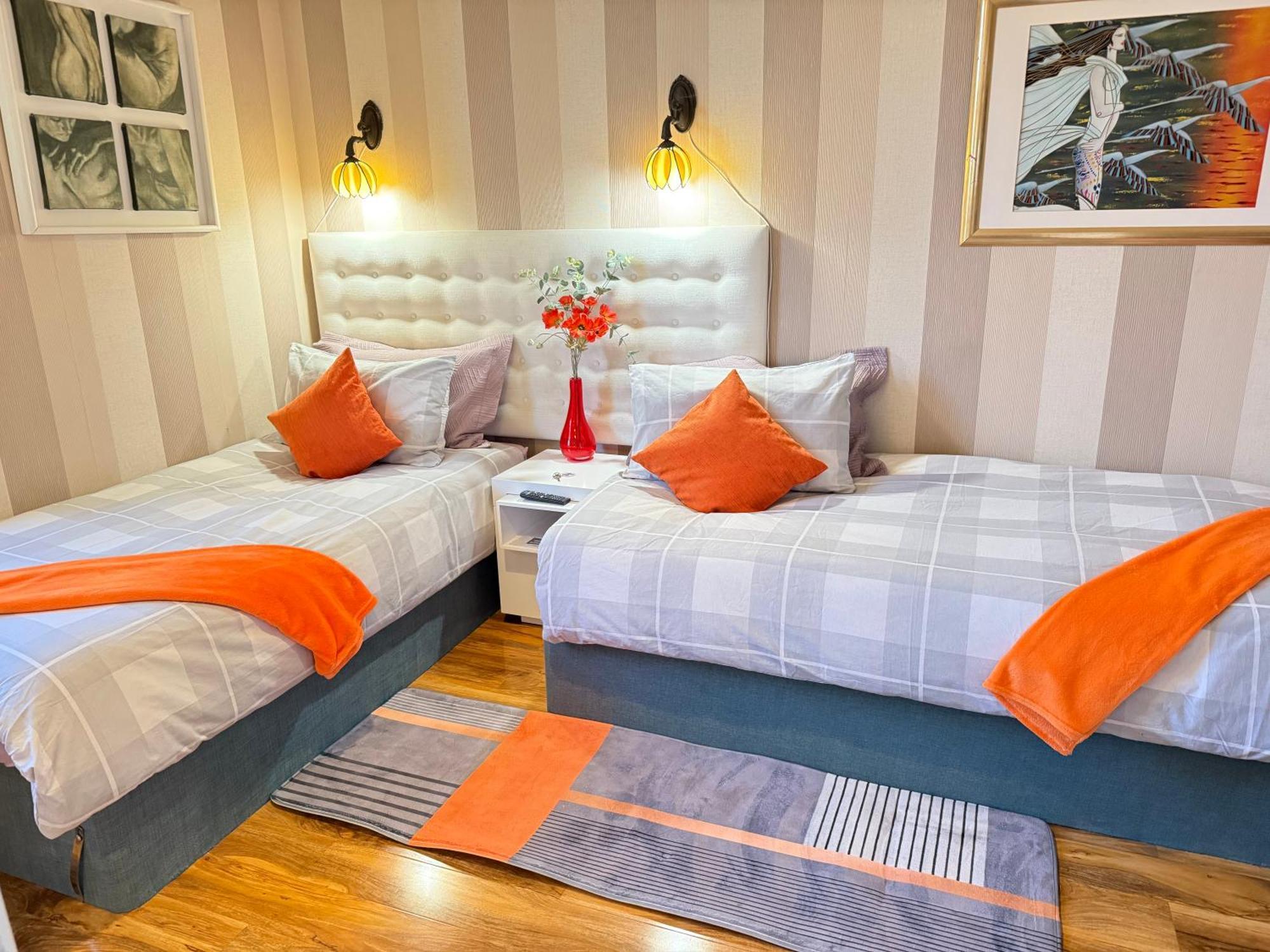Upton Country Park Guest House Northampton Esterno foto