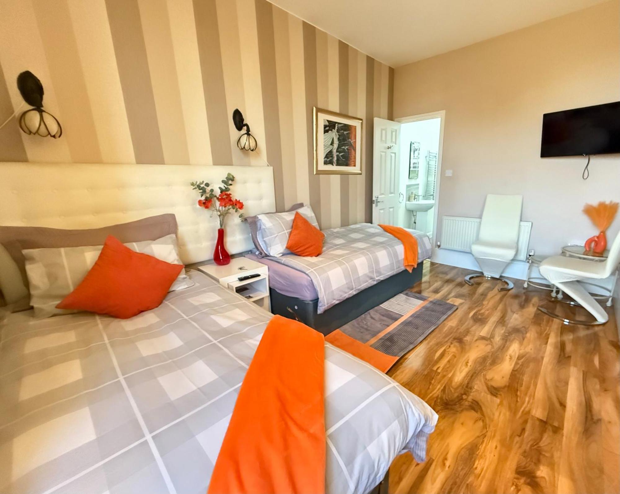 Upton Country Park Guest House Northampton Esterno foto